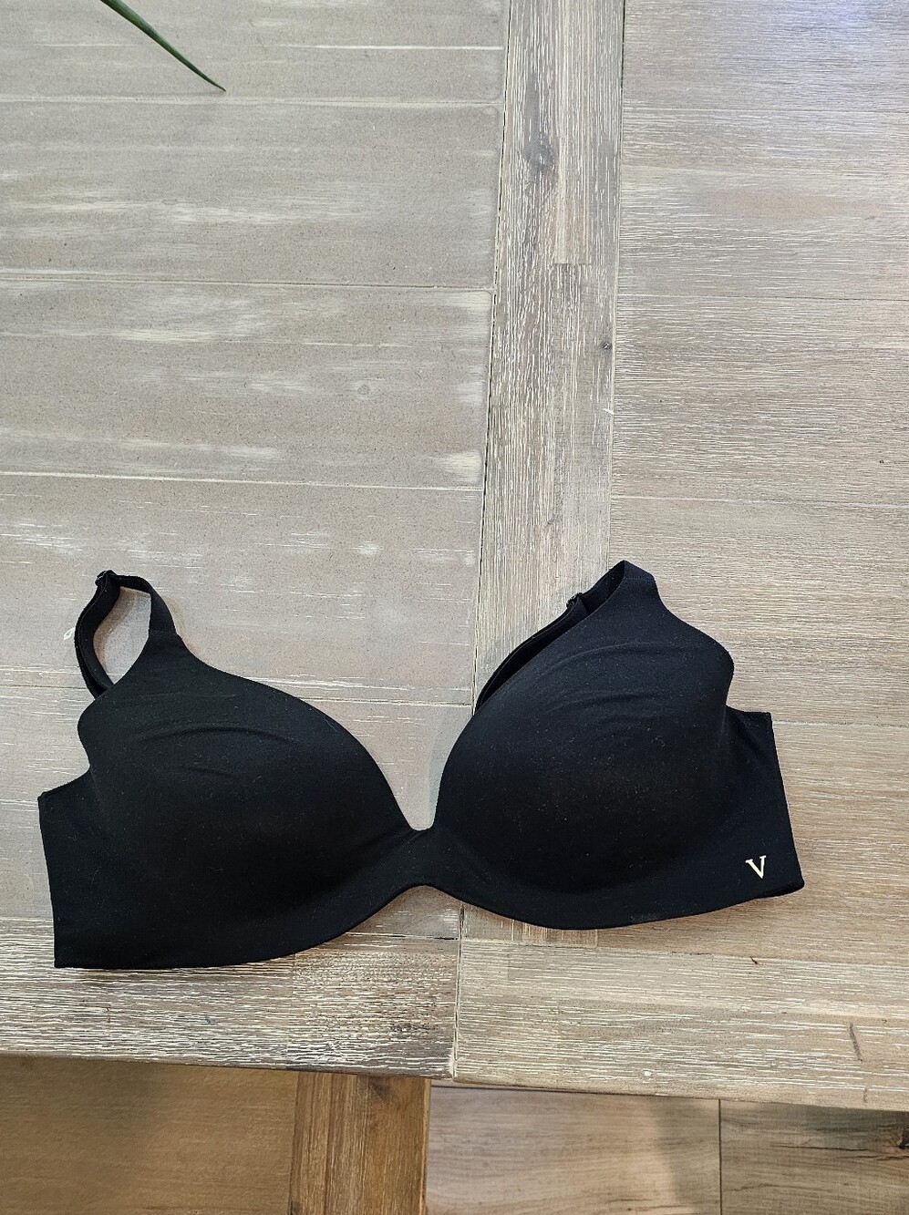 Victoria's Secret Smooth Black T-Shirt Bra
